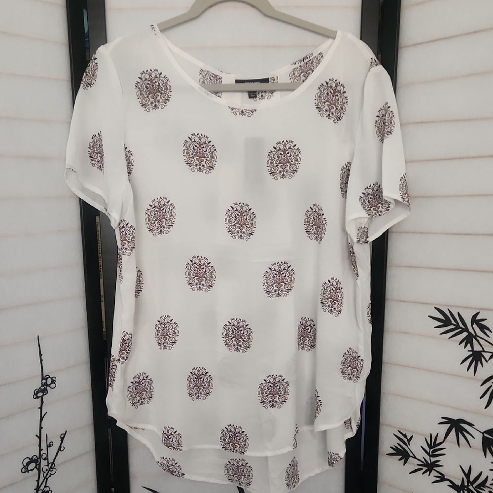Women's White Fleur de Lis Patterned Top NWT